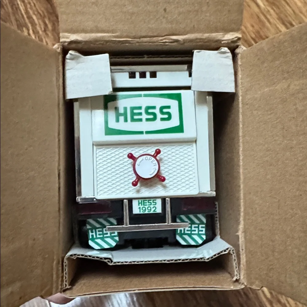 Vintage Hess 1992 18 Wheeler and Racer collectible toy new in box